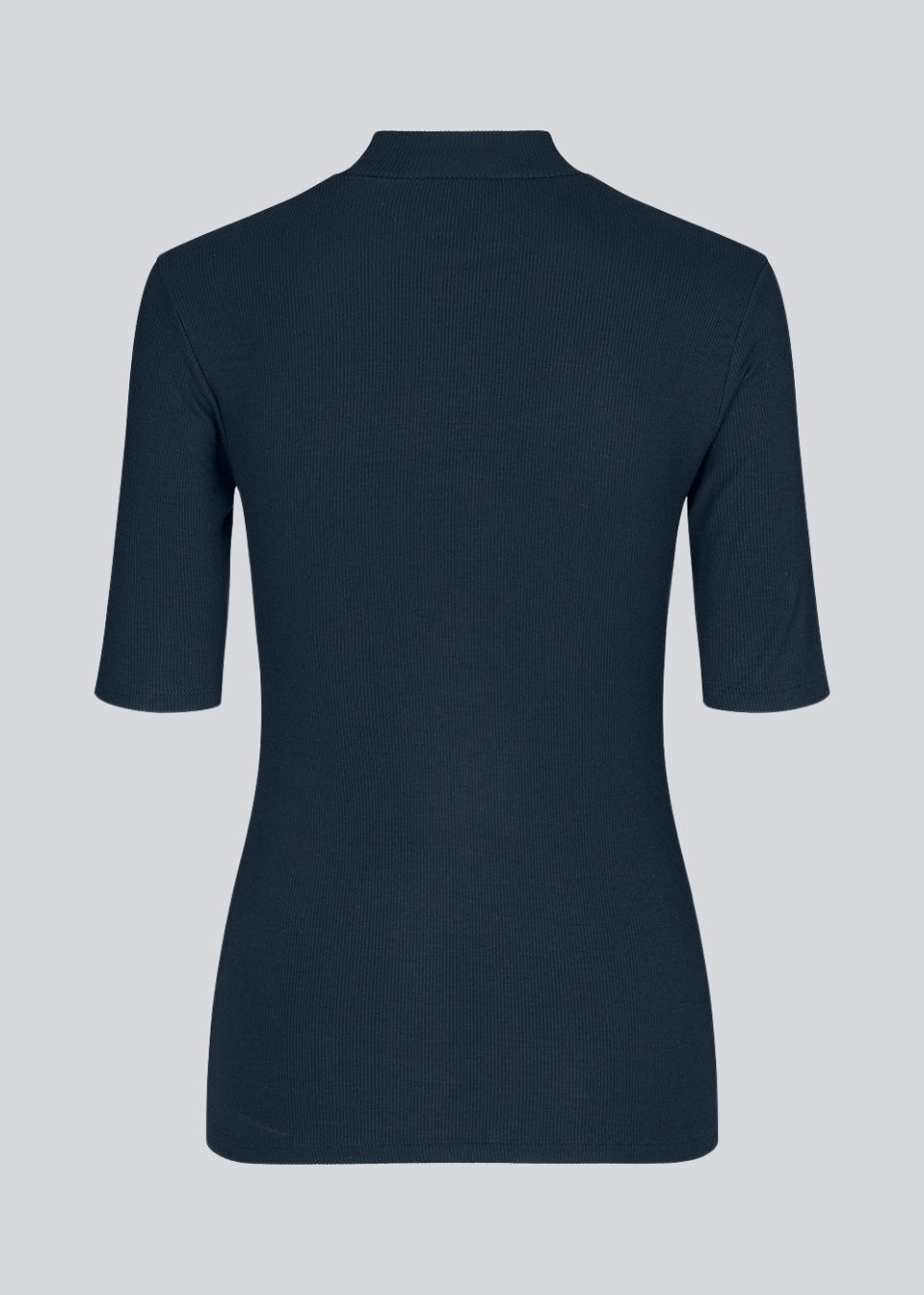 Short-sleeved t-shirt in navy blue with a high neck. Krown t-shirt is in a nice rib quality and has a tight fit. A must-have basic style in your wardrobe.