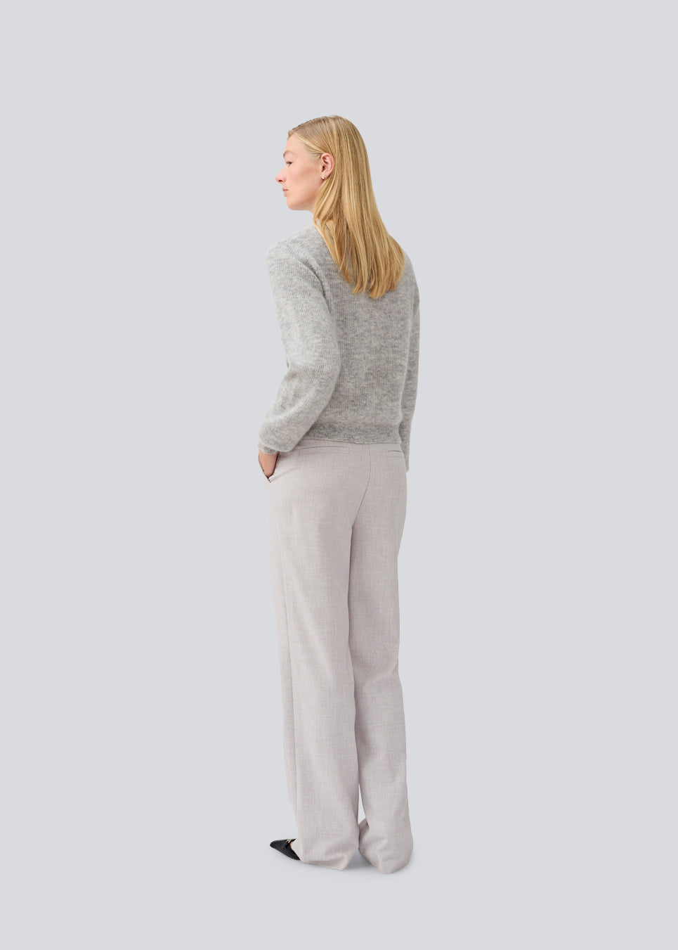 Soft grey cardigan in knit. LenniMD cardigan has a button closure in front and loose sleeves with rib.