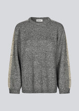 Soft knit in dark grey with beige stitching details on the sleeves. LineMD o-neck is made in plain jersey knit, has a round neck and loose fit. The model is 177 cm and wears a size S/36.