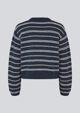 Oversized and striped knit with a round neck. LineusMD o-neck has long wide sleeves and dropped shoulders. The model is 177 cm and wears a size S/36.
