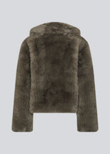 Jacket in a dark brown color with a high neck in fake fur. LouisaMD jacket is slighly cropped, has sidepockets and is cloused with hooks in front.
