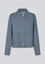 Loose jacket in cotton denim. MagdalenaMD jacket has a buttonclosure, tree front pockets and long loose sleeves.
