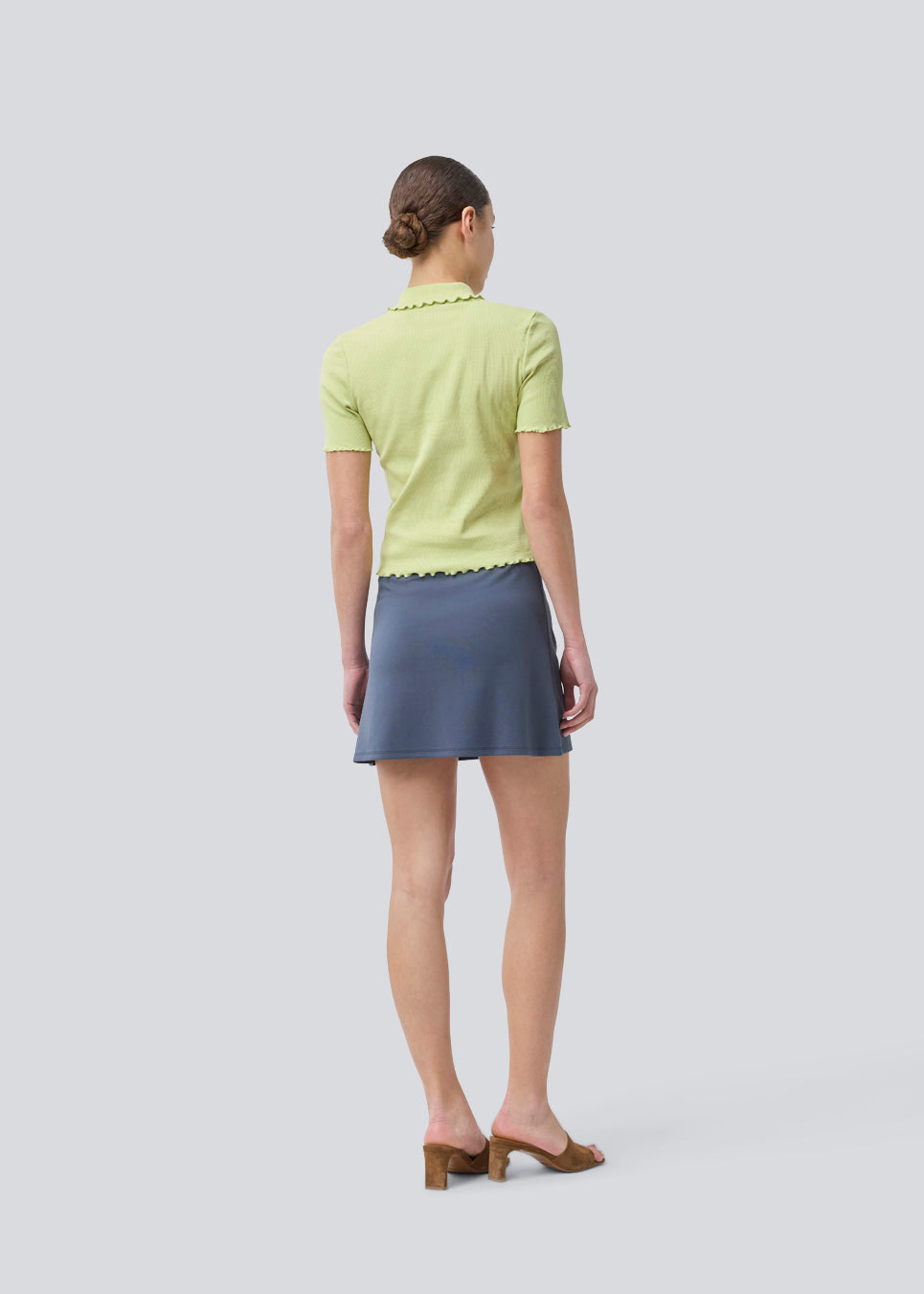Fitted green polo in jersey. MagdaloneMD polo has short sleeves and babylock edges. 
