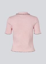 Fitted polo in jersey in soft pink. MagdaloneMD polo has short sleeves and babylock edges. 