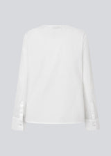 Longsleeved shirt with a wrap detail. MalleMD shirt has a pocket in front, wide sleeves and is closed with a tieband in the side.