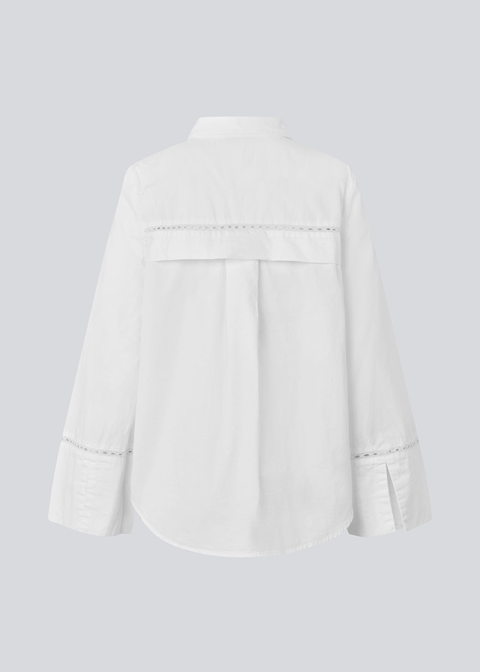 Oversize shirt with broderie anglaise details. MallenMD shirt has long wide sleeves with slits, shirtcollar and a button closure in front.
