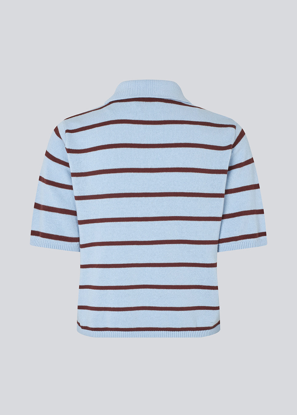 Soft knitted polo in plain jersey knit. MalvaMD stripe polo has a collar and a buttonclosure in front and short sleeves.