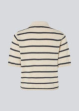 Soft knitted polo in plain jersey knit. MalvaMD stripe polo has a collar and a buttonclosure in front and short sleeves.