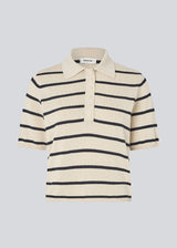 Soft knitted polo in plain jersey knit. MalvaMD stripe polo has a collar and a buttonclosure in front and short sleeves.