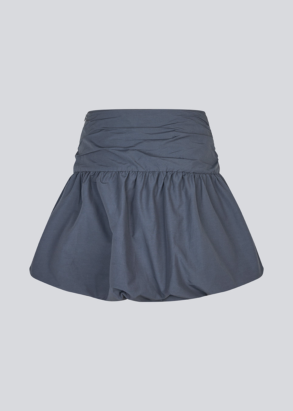 Short skirt in dark blue with a balloon effect. MargotMD poplin skirt has an invisible zipper in the side.