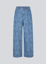 Jeans with wide legs in a cottondenim. MaseMD print pants has a high waist, front and back pockets and an elastic in the waist.
