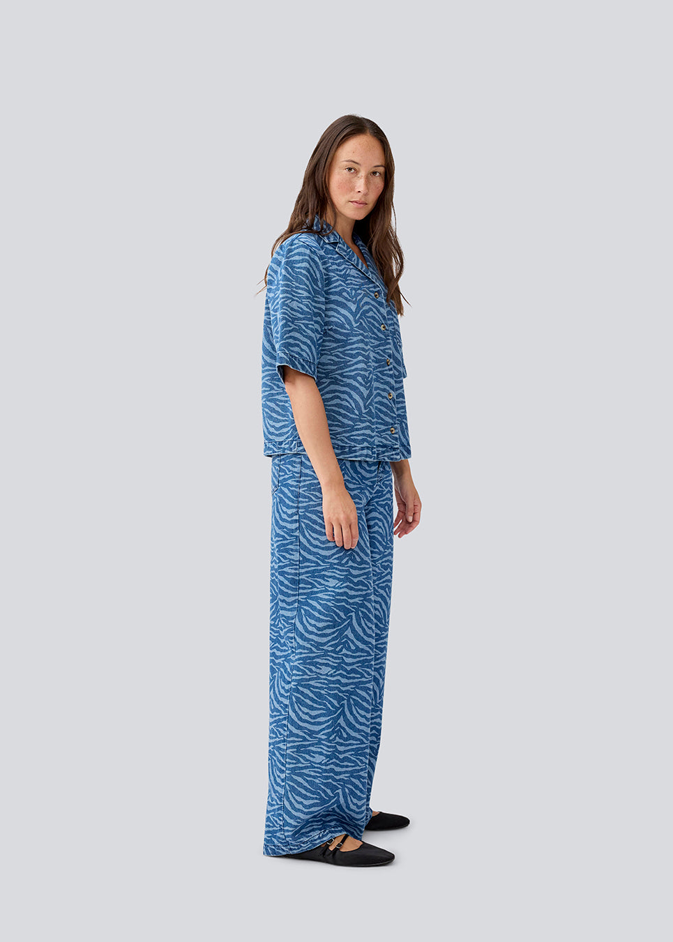 トップス mare Side Slit Overshirt BLUE(Pattern) Buy MaseMD print SS shirt - Blue Zebra – Modström COM