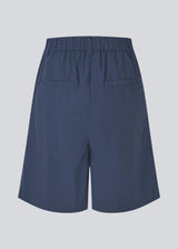 Suit shorts with wide legs in 100% organic cotton. MaudeMD shorts has pleats, sidepockets an an elastic in the waist.