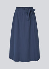 Midi skirt in 100% organic cotton. MaudeMD skirt has an a-facon and a elastic waist with a tieband.