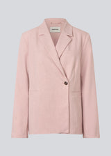 Classic blazer with an elagant design. MaxwellMD blazer has a revers collar, two pockets in front and an asymmetrical buttonclosure in front.