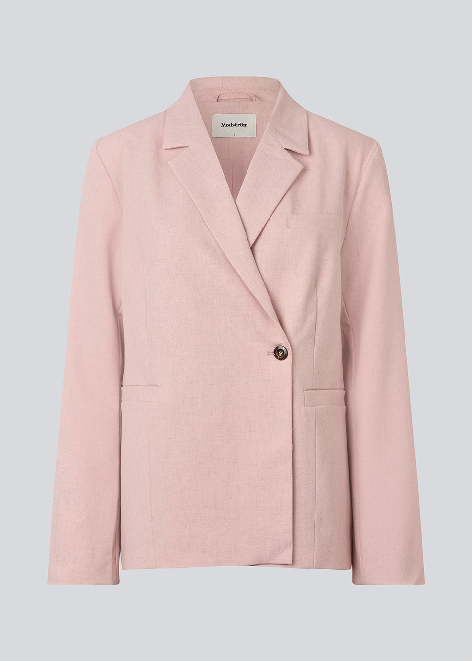 Classic blazer with an elagant design. MaxwellMD blazer has a revers collar, two pockets in front and an asymmetrical buttonclosure in front.