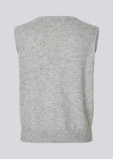 Soft, grey vest in a light knit. MayuMD vest has a v-neck and relaxed fit. The model is 177 cm and wears a size S/36. 