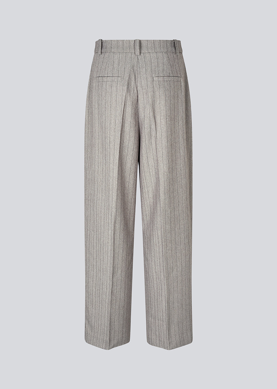 Suit pants with wide legs and pressfolds. MeridaMD pants has a medium-highwaist, zipper, side pockets and paspoil pocket in the back.