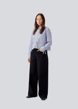 Cropped shirt in cotton with a loose fit. MeyrickMD striped shirt has wide sleeves, a cheast pocket and cuffs with a slit and a tieband.