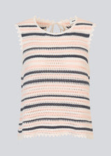 Crochet top without sleeves in organic cotton. MieMD stripe top has detailed trimmings and a deep v-neckline in the back with a tieband closure. The model is 177 cm and wears a size S/36.