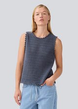 Crochet top in blue without sleeves in organic cotton. MieMD top has detailed trimmings and a deep v-neckline in the back with a tieband closure. The model is 177 cm and wears a size S/36.