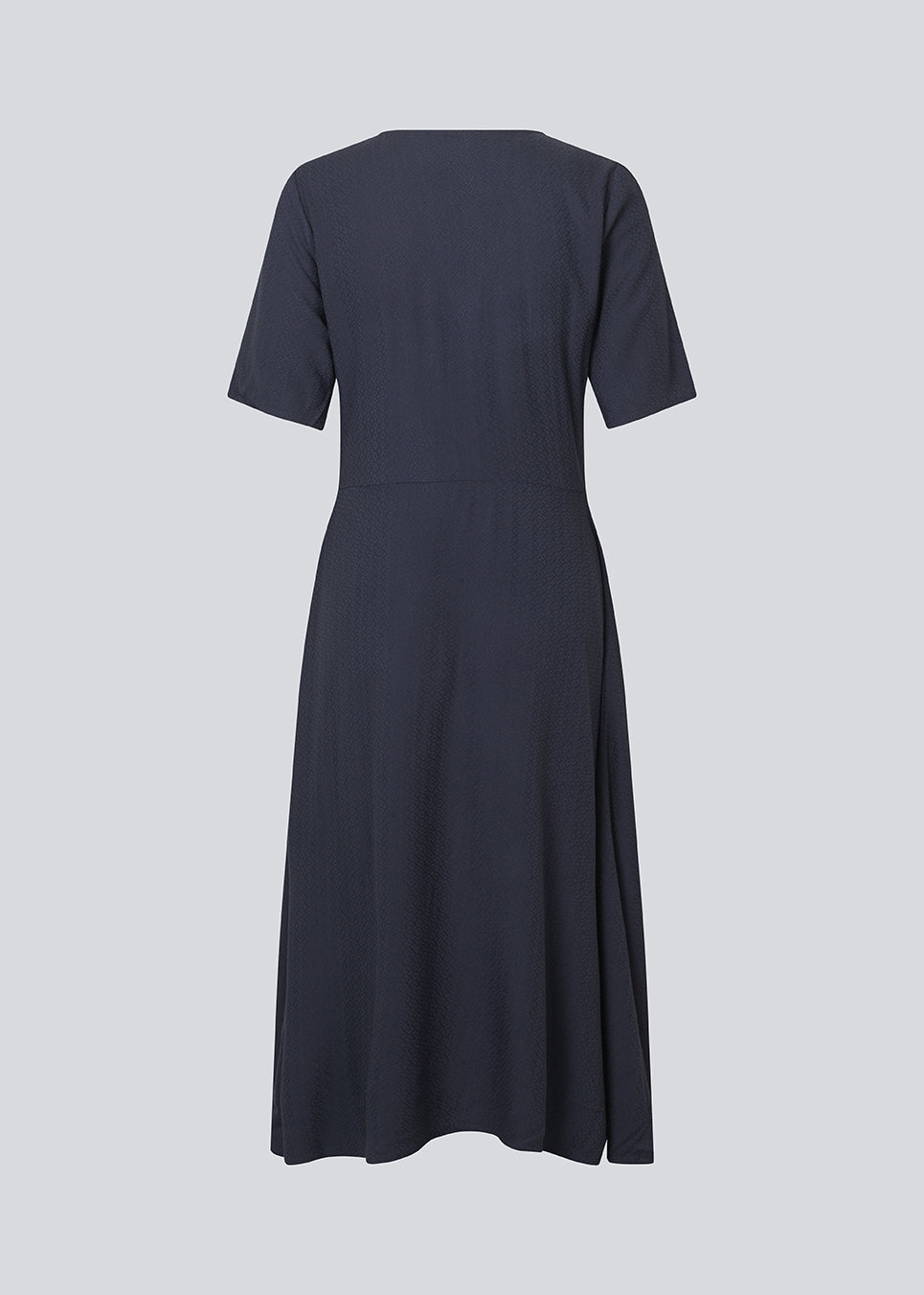 Long dress with short sleeves and a v-neck. MiguelMD SS dress has smock details and an invisible zipper on the side.