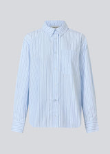 Classic shirt with an opening in the back and bow details. MilleMD stripe shirt has a oversize fit and a cuff with button closure.
