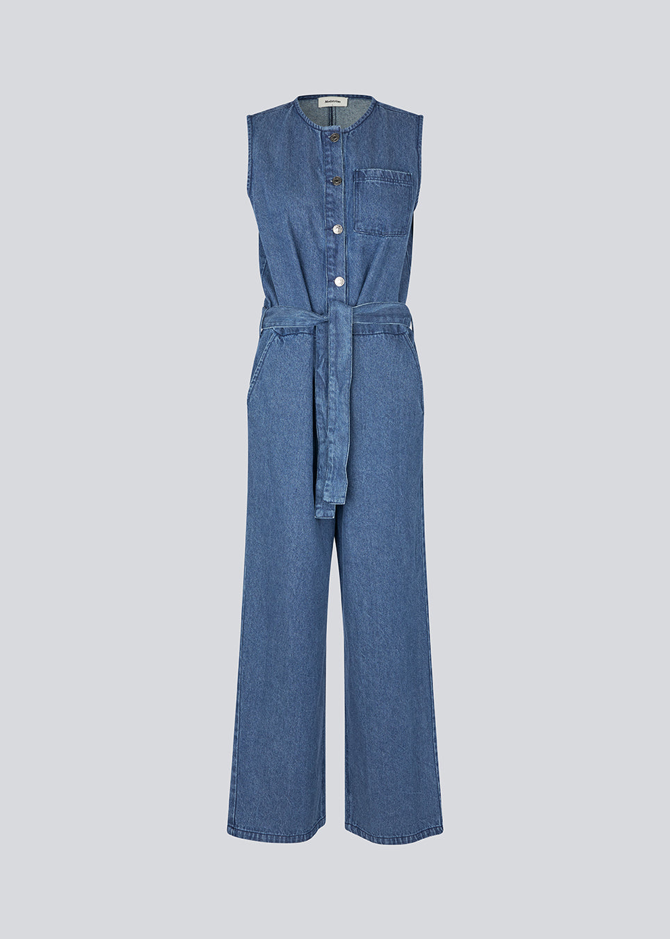 Sleeveless jumpsuit with a tieband in denim. MinniMD jumpsuit has long wide legs, sidepockets and a button closure in front.