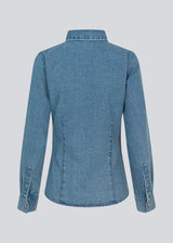 Soft denim shirt in 100% cotton denim. MinniMD shirt is fitted and has a button closure and shirt collar.