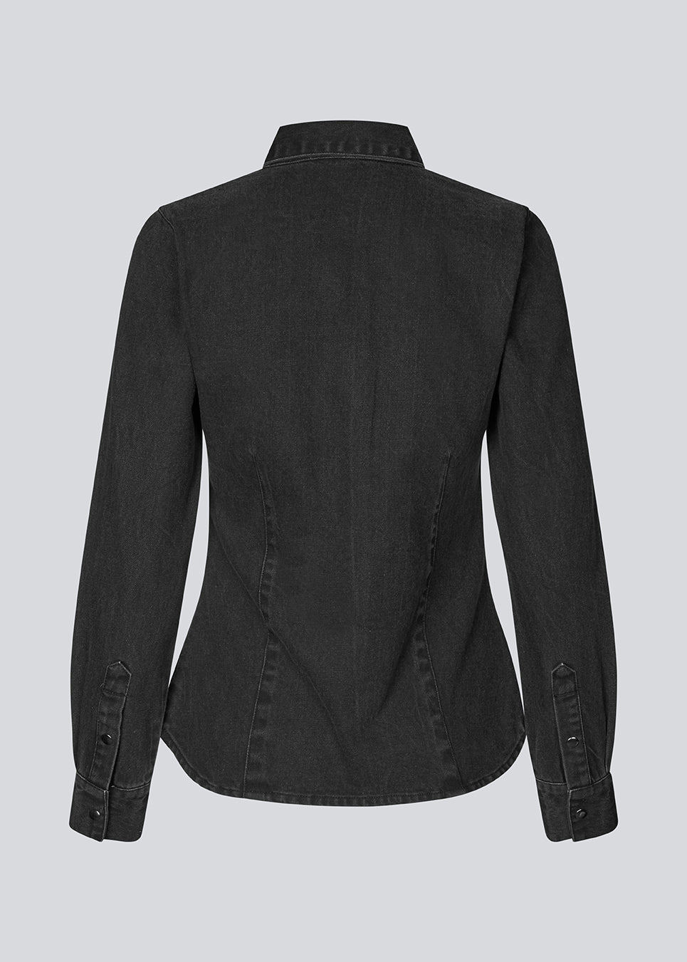 Soft denim shirt in 100% cotton denim. MinniMD shirt is fitted and has a button closure and shirt collar.