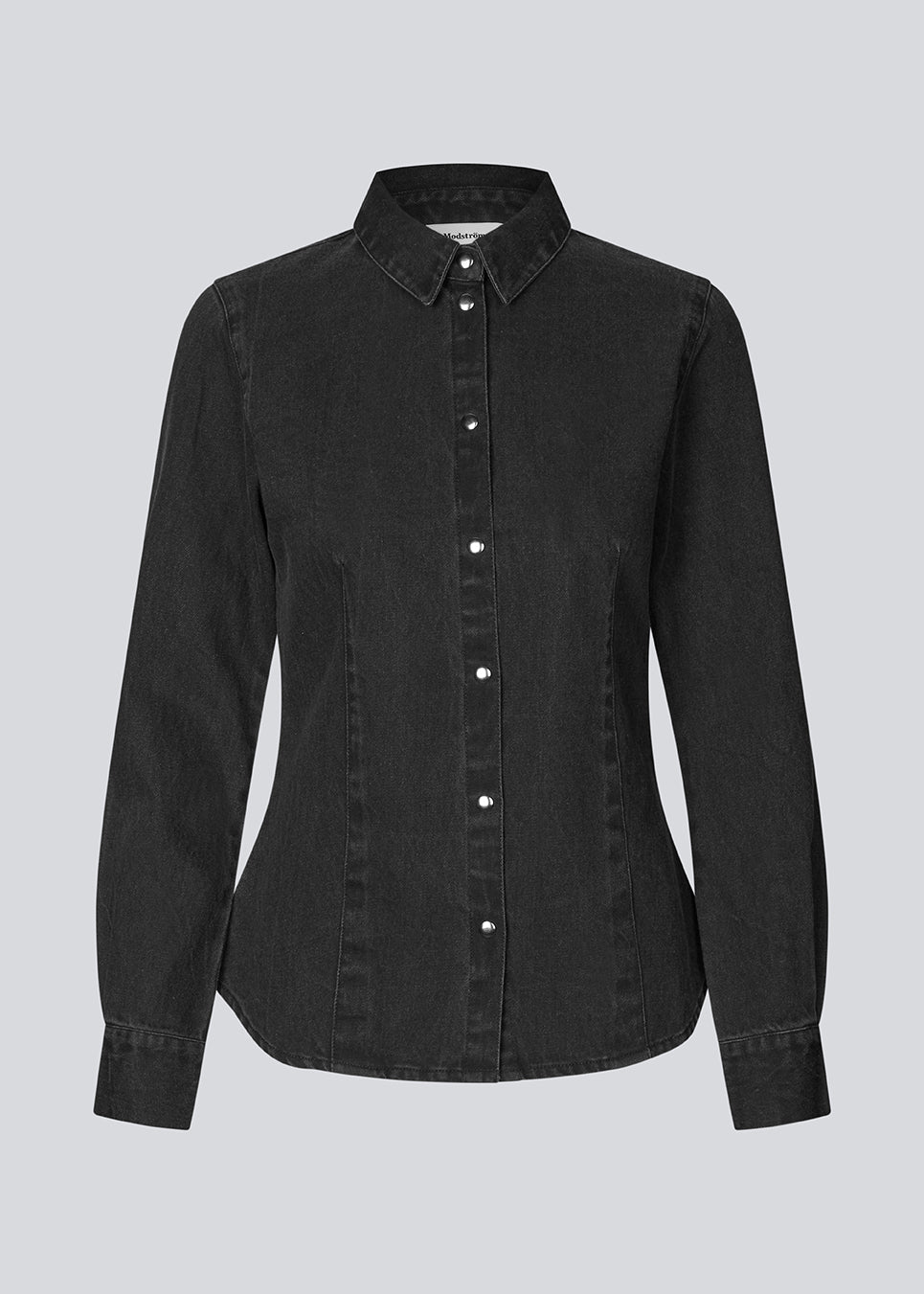 Soft denim shirt in 100% cotton denim. MinniMD shirt is fitted and has a button closure and shirt collar.