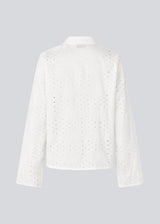 Loose shirt in broderie anglaise. MisoMD shirt has long wide sleeves and 2 buttons in front.