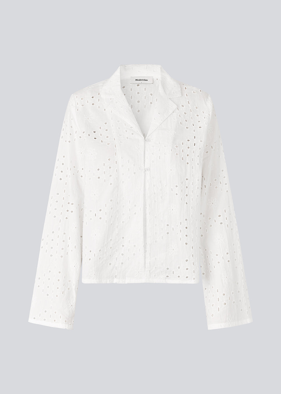 Loose shirt in broderie anglaise. MisoMD shirt has long wide sleeves and 2 buttons in front.