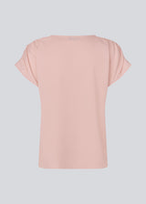 Rosa t-shirt with a loose fit in satin. MylaMD SS top has a round neck and gatherings at the sleeves.
