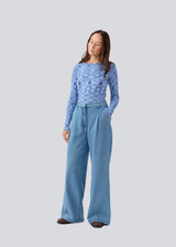 Fitted knit in ribnit. MYMD o-neck has long sleeves and a round neck line.
