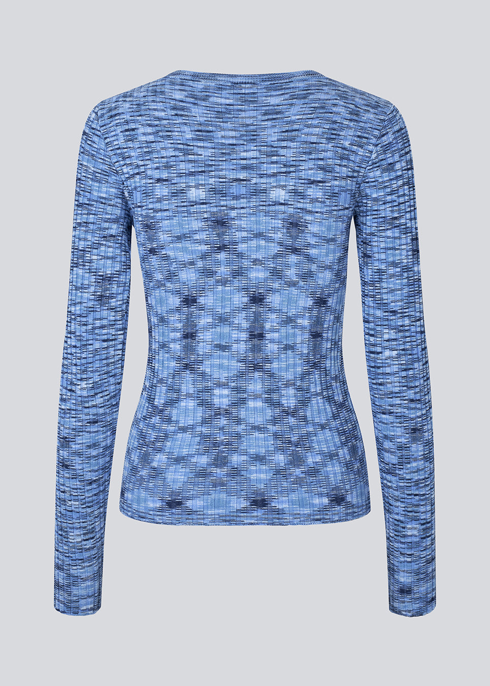 Fitted knit in ribnit. MYMD o-neck has long sleeves and a round neck line.