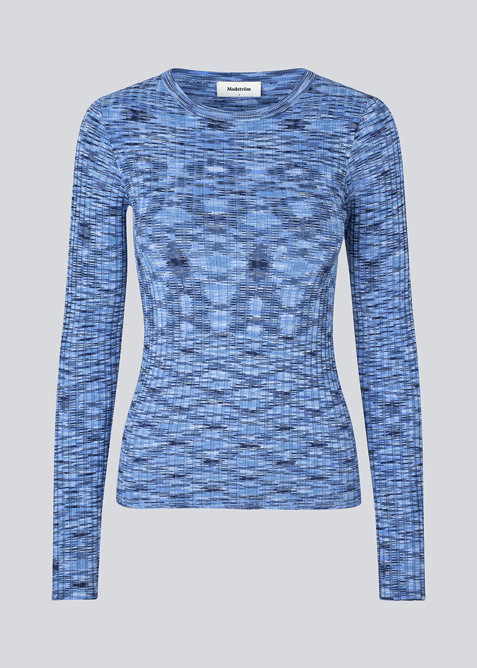 Fitted knit in ribnit. MYMD o-neck has long sleeves and a round neck line.