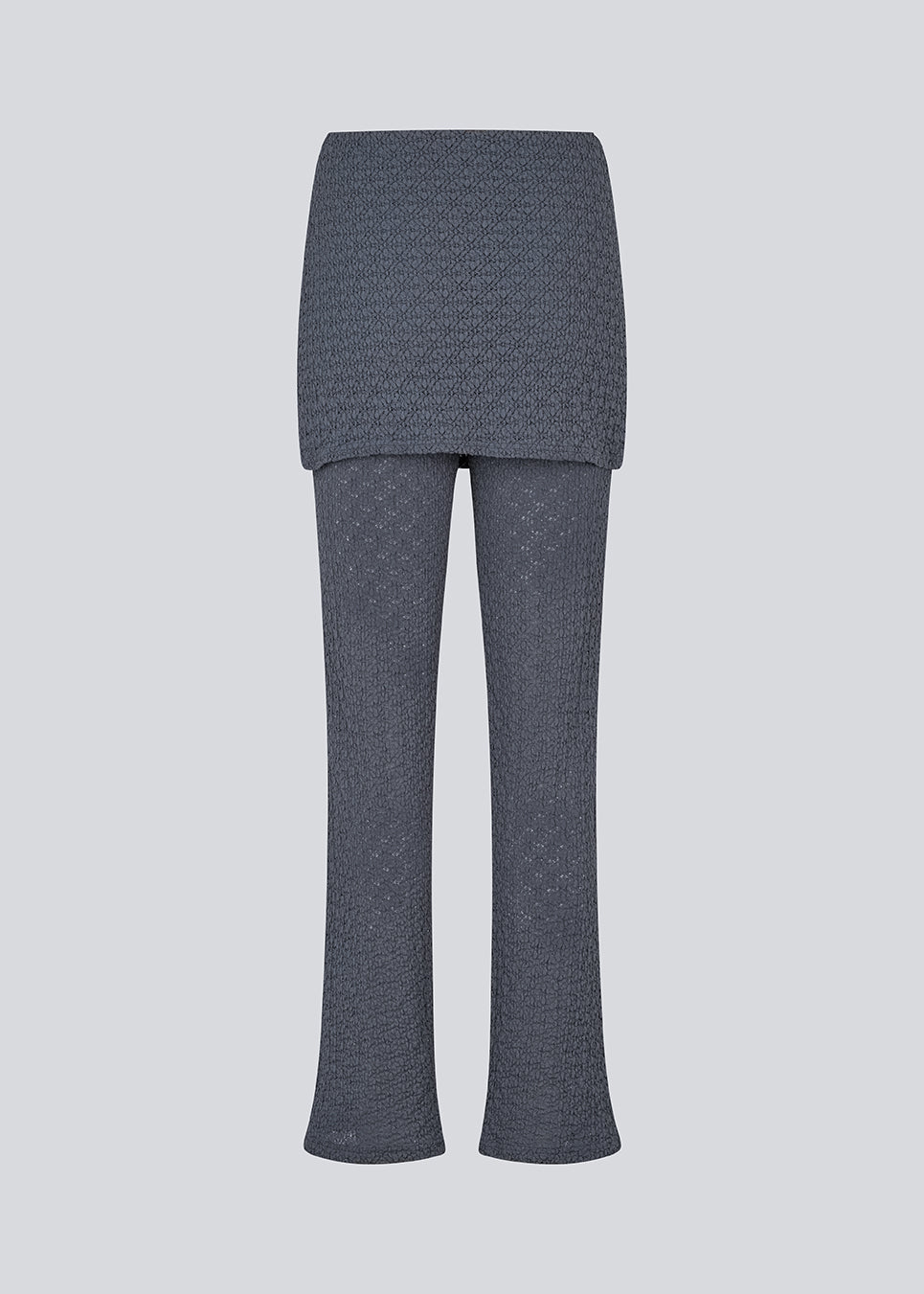 Long flared pants with a skirt. MynteMD pants is made in an elastic and structured material and has an elastic in the waist.