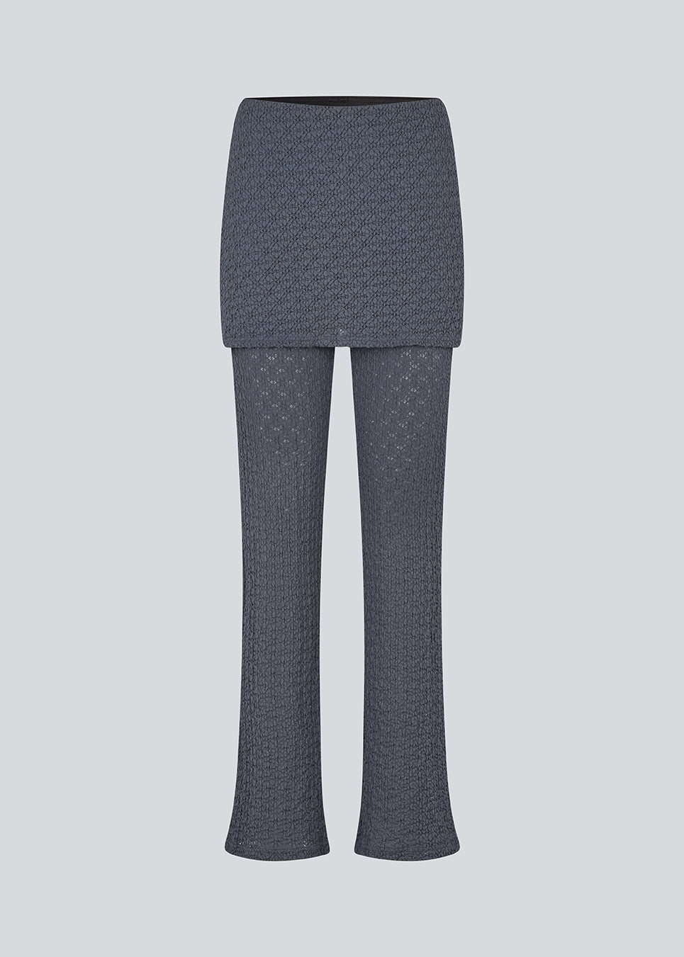 Long flared pants with a skirt. MynteMD pants is made in an elastic and structured material and has an elastic in the waist.