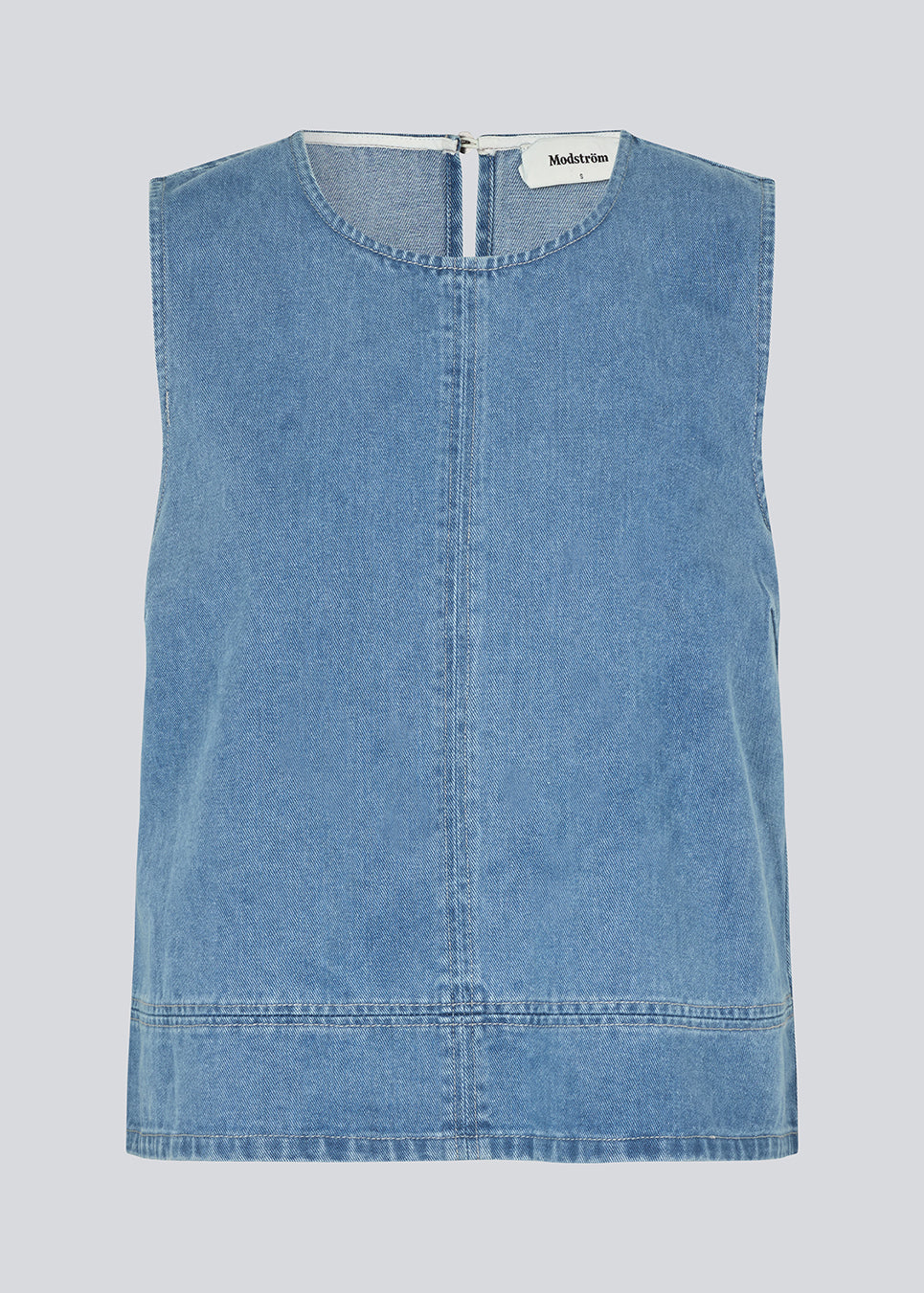 Sleeveless blue top with a round neck in cotton denim. NaomaMD solid top has a loose fit and an opening in the neck with a button closure.