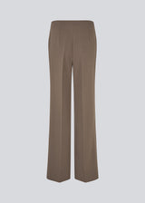 Classic pants with pressfolds and straight legs. Nelli pants are closes by an hidden zipper at the side with an elastic waistband for a more comfortable fit. 