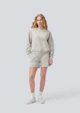 Loose shorts in sweat with a tieband at the waist. NiarnMD shorts have an elastic waistband and side pockets.