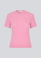 Fitted t-shirt in pink in knit. NigellaMD o-neck has a round neck and short sleeves.