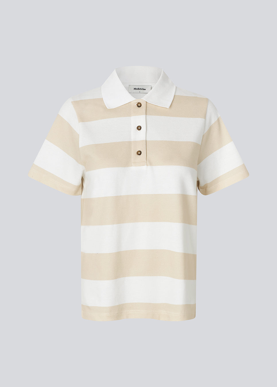 Short-sleeved polo in 100% cotton pique with an embroidered logo. NobuMD LS polo has a placket with 3 buttons.