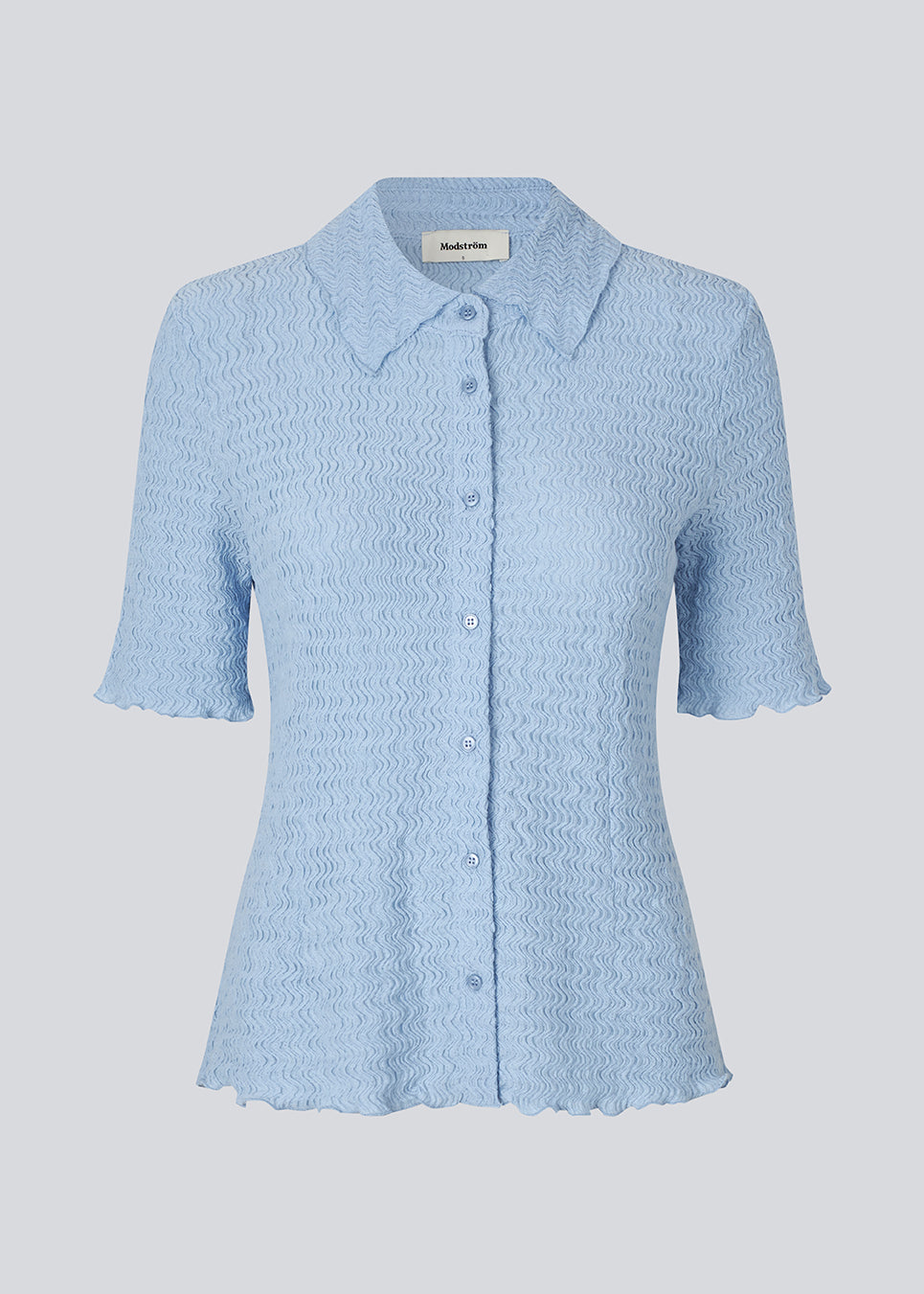Short-sleeved shirt in a light and structured material. NolineMD shirt is fitted and has a shirt collar and button closure in front.