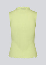 Sleeveless top in light green-yellow in a structured material with a high neck. OasisMD top has lettuce hems at the neckline, armhole, and hem. The model is 175 cm and wears a size S/36.<br>