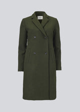 Beautiful, knee-length wool coat in army green. Odelia coat is closed at front by 4 buttons and is fitted around the waist, which gives a feminine look. Because of the high content of wool the jacket will be perfect for fall and the mild winters.