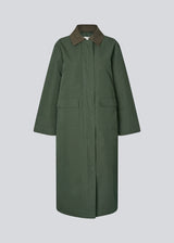 Padded coat in dark army with a contrast corduroy collar in brown. Odettemd coat has a hidden zipper closure, slit and two front pockets. The model is 175 cm and wears a size s/36.