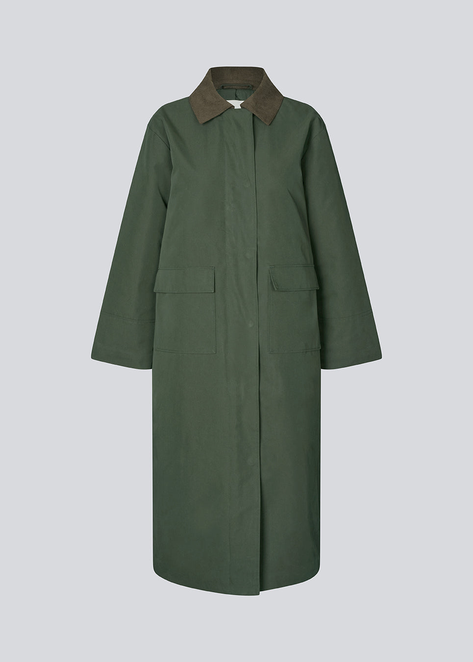 Padded coat in dark army with a contrast corduroy collar in brown. Odettemd coat has a hidden zipper closure, slit and two front pockets. The model is 175 cm and wears a size s/36.
