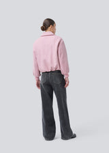 Padded bomber jacket in a wool mix. Ommimd jacket has a zipper closure, collar and two front pockets. The model is 175 cm and wears a size s/36.